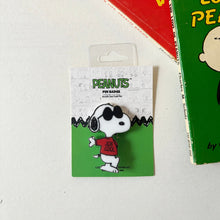 Peanuts Joe Cool Brooch - Snoopy detail